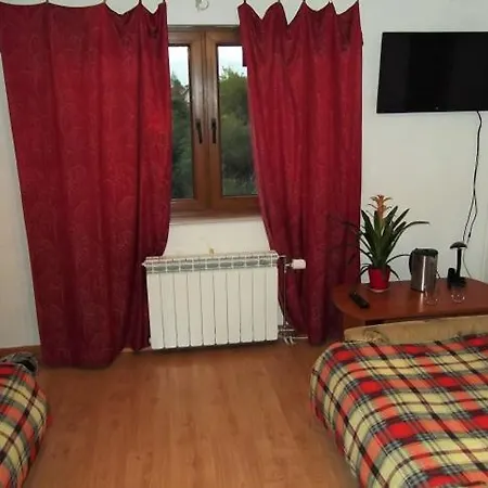 Dworek W Zieleni Varšava Exteriér fotografie